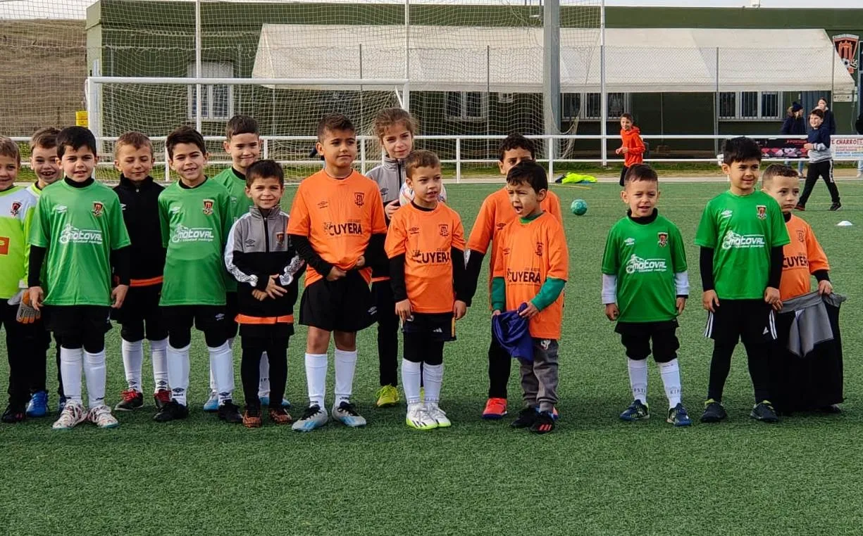 Foto 5 - Los participantes en la Liga Comarcal Prebenjam&iacute;n del Ciudad Rodrigo CF estrenan sus equipaciones
