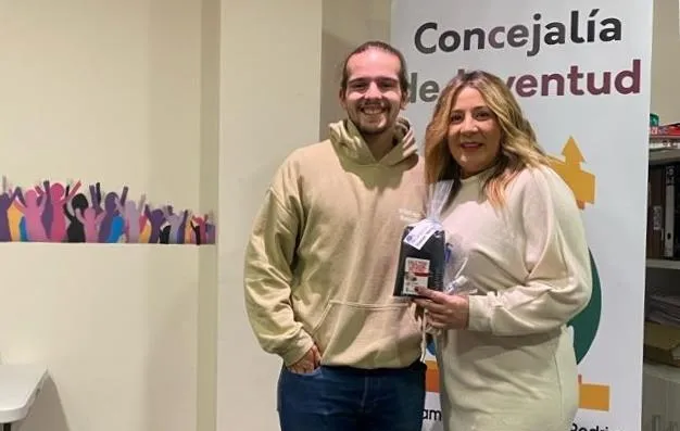 Foto 7 - Los ganadores de noviembre del BeKahoot reciben sus premios