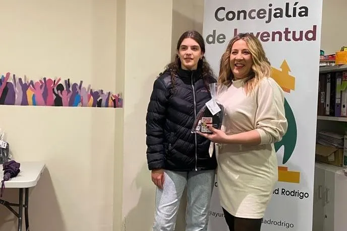 Foto 6 - Los ganadores de noviembre del BeKahoot reciben sus premios