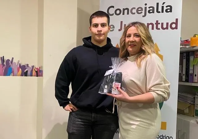 Foto 5 - Los ganadores de noviembre del BeKahoot reciben sus premios