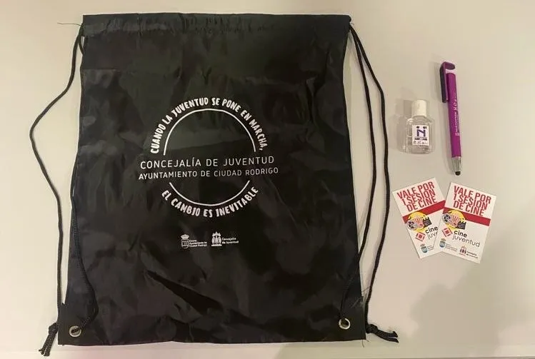 Foto 3 - Los ganadores de noviembre del BeKahoot reciben sus premios