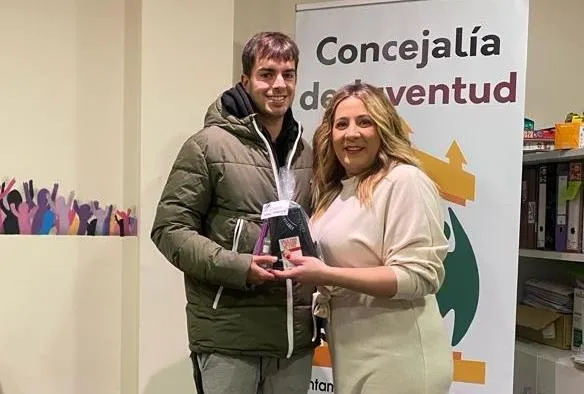Foto 2 - Los ganadores de noviembre del BeKahoot reciben sus premios