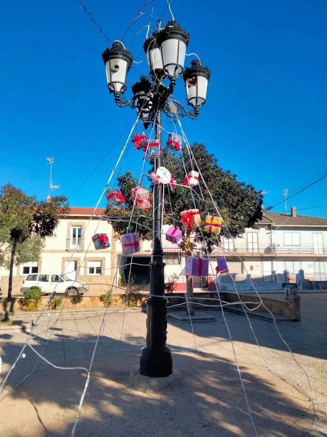Foto 10 - Los vecinos de El Bod&oacute;n se vuelcan en decorar el municipio