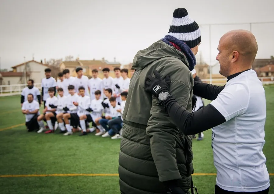 Foto 4 - Aris Marcos recibe un doble homenaje en la jornada dominical