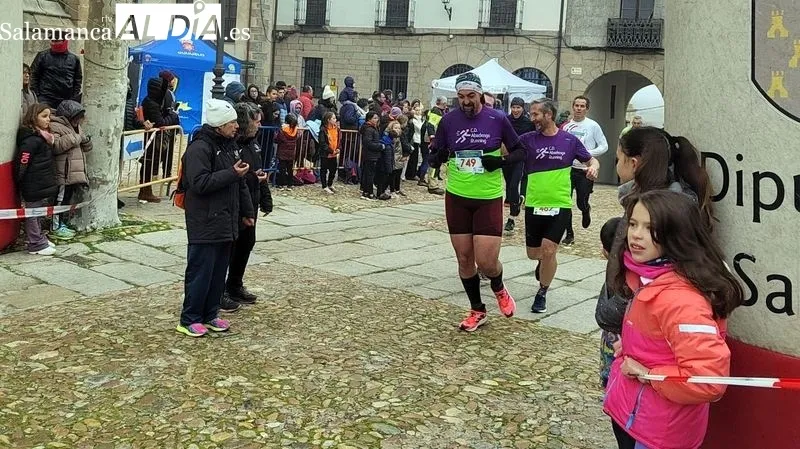 Los atletas del club Abadengo hicieron el recorrido por las calles de Ledesma