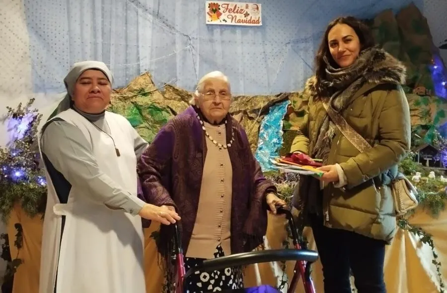 Foto 7 - Entregados a las residencias de mayores los trabajos elaborados por los escolares