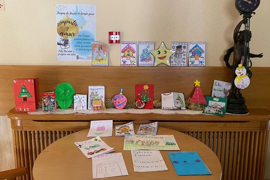 Foto 6 - Entregados a las residencias de mayores los trabajos elaborados por los escolares