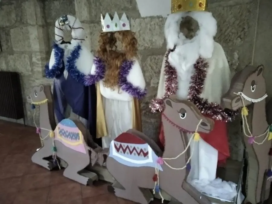 Foto 4 - Repartidas en la Residencia Mixta felicitaciones elaboradas por los ni&ntilde;os de San Andr&eacute;s