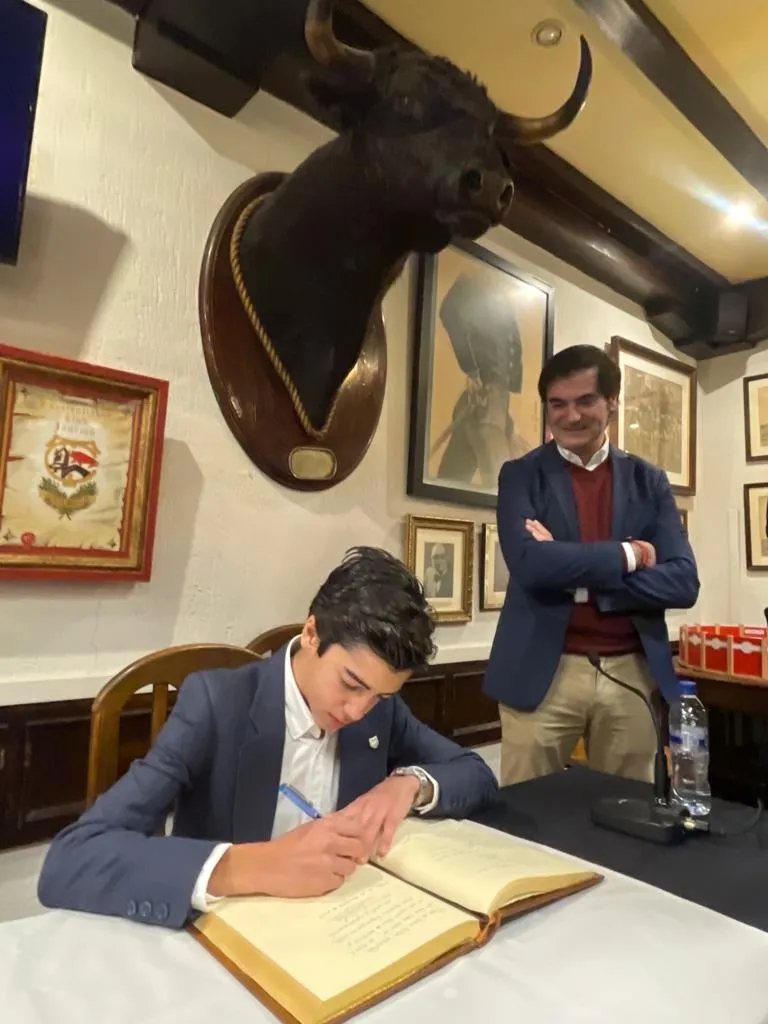 Marco Pérez en el Club Taurino de Bilbao