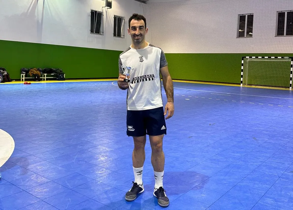 Foto 2 - El equipo de Ciudad Rodrigo se hace con la victoria en el Torneio de Futsal de Vilar Formoso