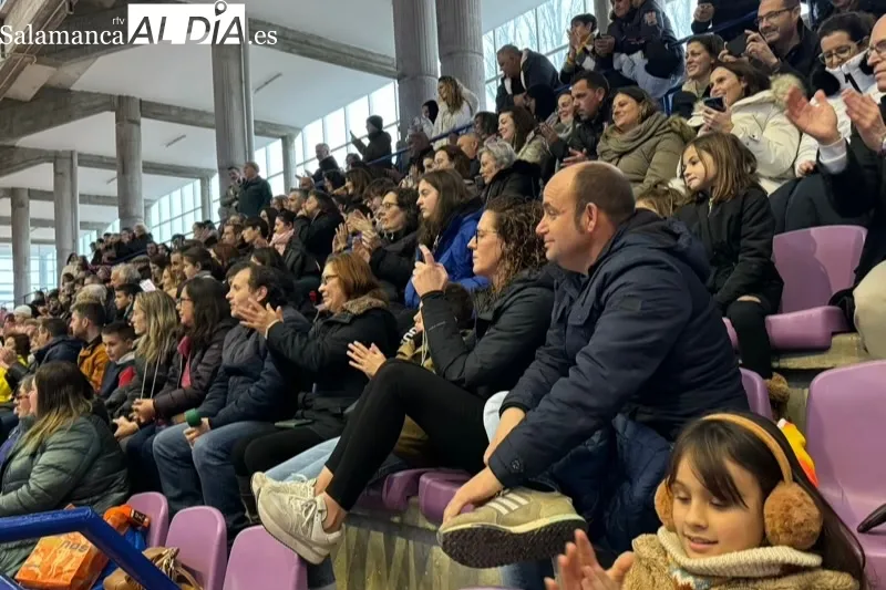 El I Encuentro de antiguos alumnos y la exhibición navideña de kárate tenía lugar en el pabellón