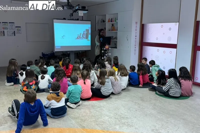 La sala infantil de la Biblioteca acoge el programa de animación lectora navideña