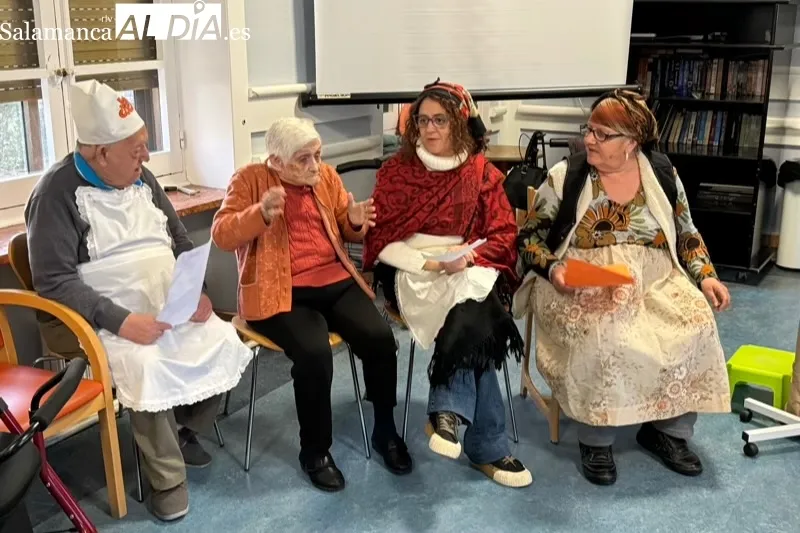 La residencia Sagrado Corazón de Jesús disfrutaban con la obra teatral del programa Vive