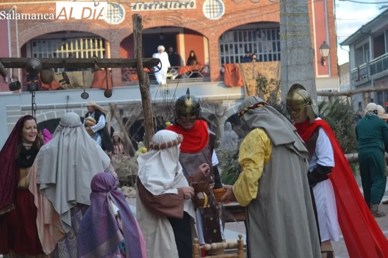 Foto 3 - Multitudinario y esperado: As&iacute; se ha vivido el exitoso Bel&eacute;n Viviente en Santiago de la Puebla