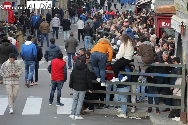 Lleno hasta la bandera y con varios sustos en un festejo en el que saltaron alas calles dos toros de Orive y uno de Los Bayones / CORRAL Y SÁNCHEZ 