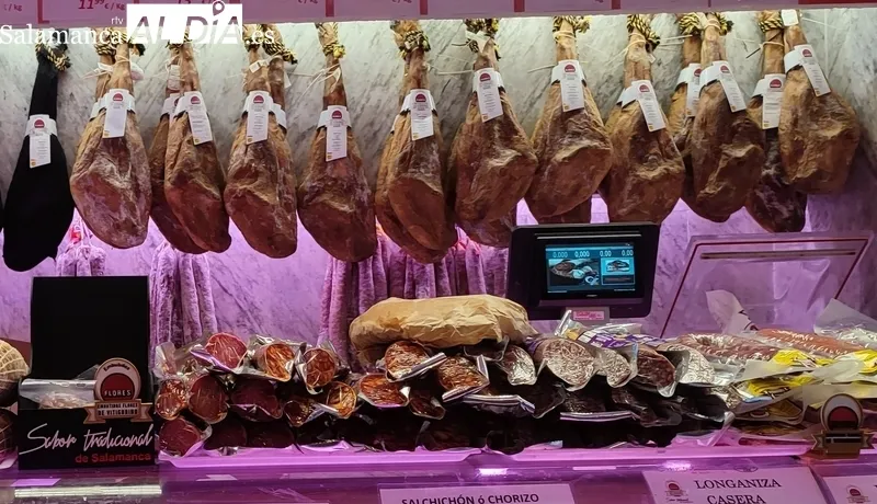 Productos a la venta en la Carnicería Flores de Vitigudino / CORRAL