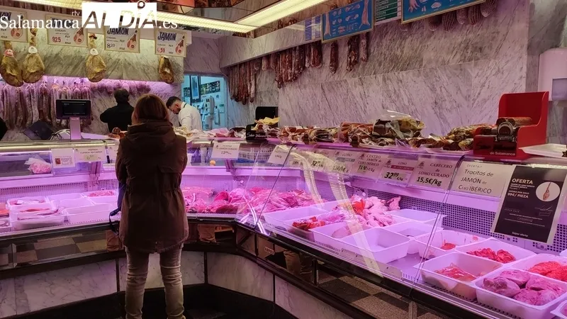 Productos a la venta en la Carnicería Flores de Vitigudino / CORRAL