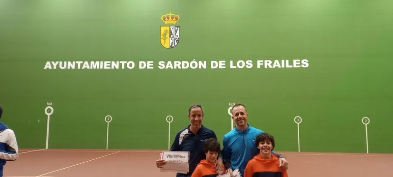 Foto 3 - El VIII Torneo de Frontenis de Sard&oacute;n de los Frailes repite campeones