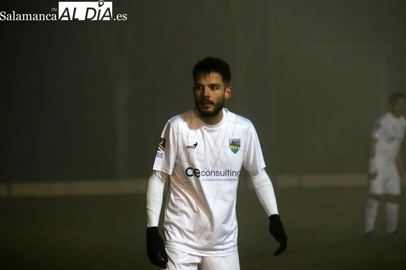 Foto 9 - El Aficionado del Alba de Tormes CF no puede con el colista (0-2)