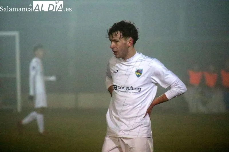 Foto 8 - El Aficionado del Alba de Tormes CF no puede con el colista (0-2)