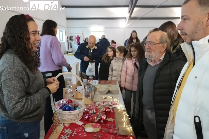 Concurrido Mercadillo navideño celebrado en Vitigudino este viernes día de la Inmaculada / CORRAL