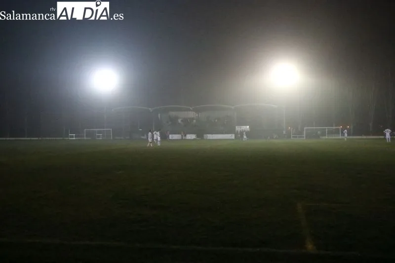 Foto 4 - El Aficionado del Alba de Tormes CF no puede con el colista (0-2)