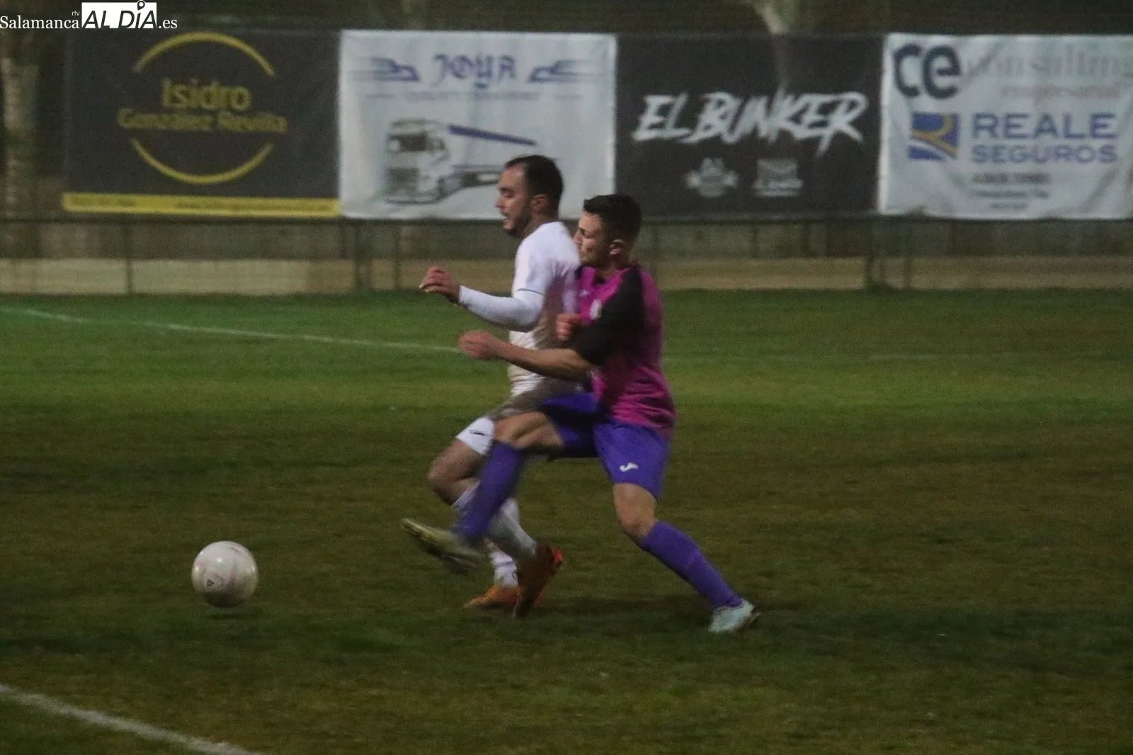Foto 2 - El Aficionado del Alba de Tormes CF no puede con el colista (0-2)