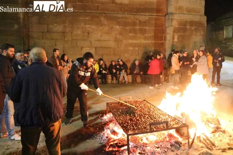 Gran castañada en Vilvestre con Feria Navideña y los hermanos Rivas / CORRAL