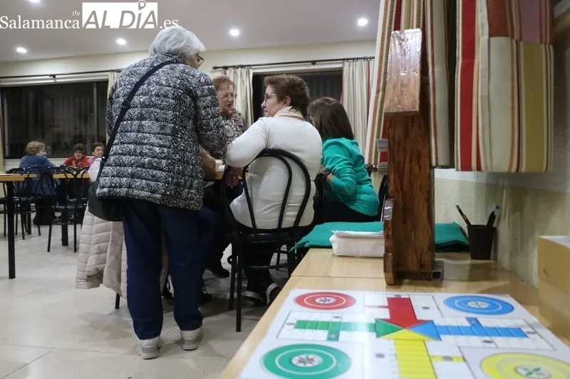 El público asistente llenó las mesas y pudo degustar empanada de distintos sabores / CORRAL