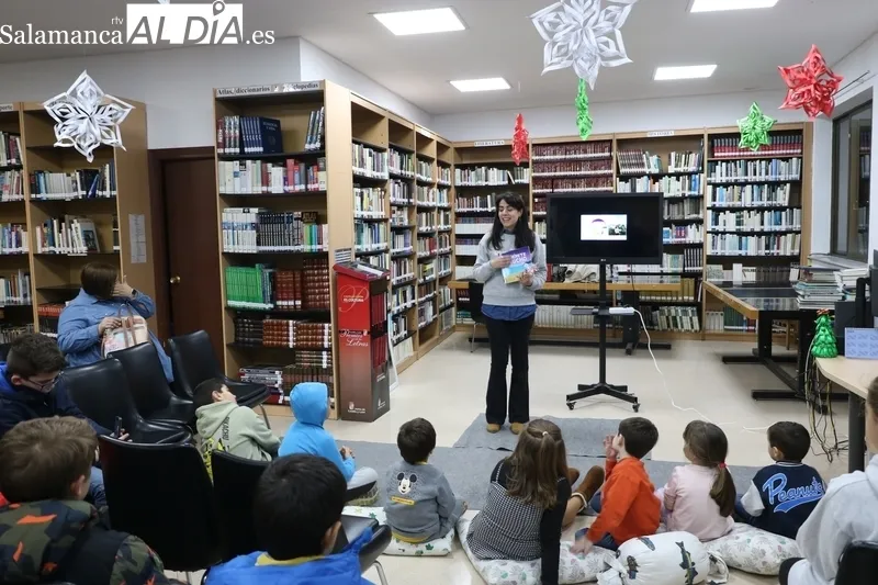 Taller-cuentacuentos de educación emocional impartido por Inma Soriano en la Biblioteca Municipal de VitIgudino / CORRAL 