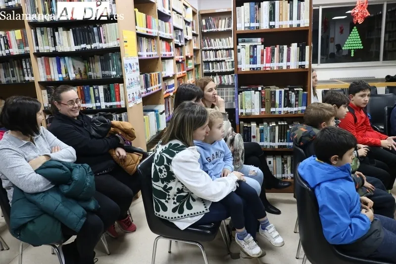 Taller-cuentacuentos de educación emocional impartido por Inma Soriano en la Biblioteca Municipal de VitIgudino / CORRAL 