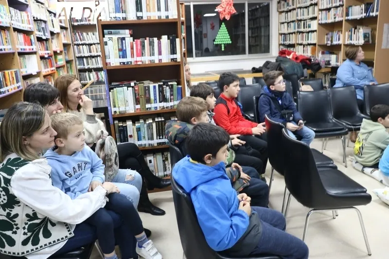Taller-cuentacuentos de educación emocional impartido por Inma Soriano en la Biblioteca Municipal de VitIgudino / CORRAL 