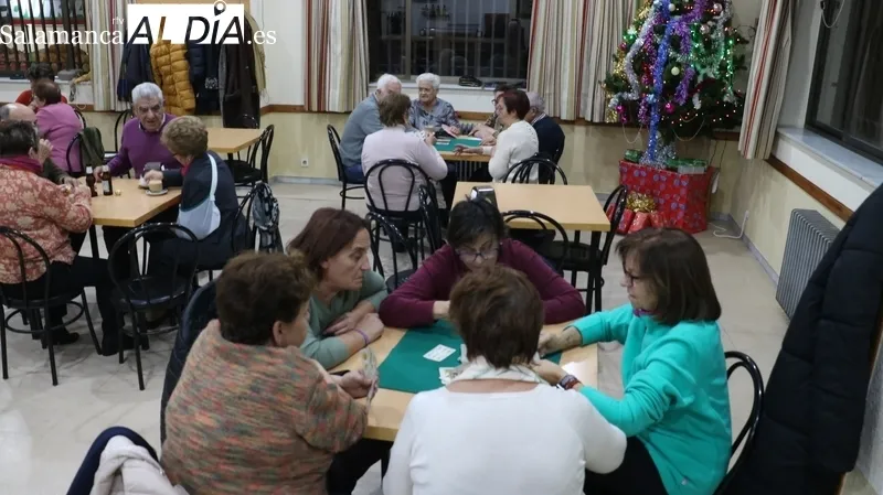 El público asistente llenó las mesas y pudo degustar empanada de distintos sabores / CORRAL