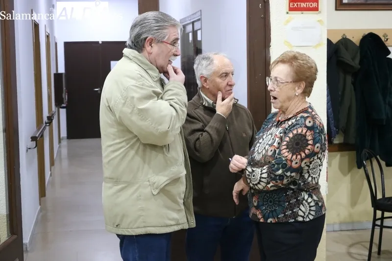 El público asistente llenó las mesas y pudo degustar empanada de distintos sabores / CORRAL