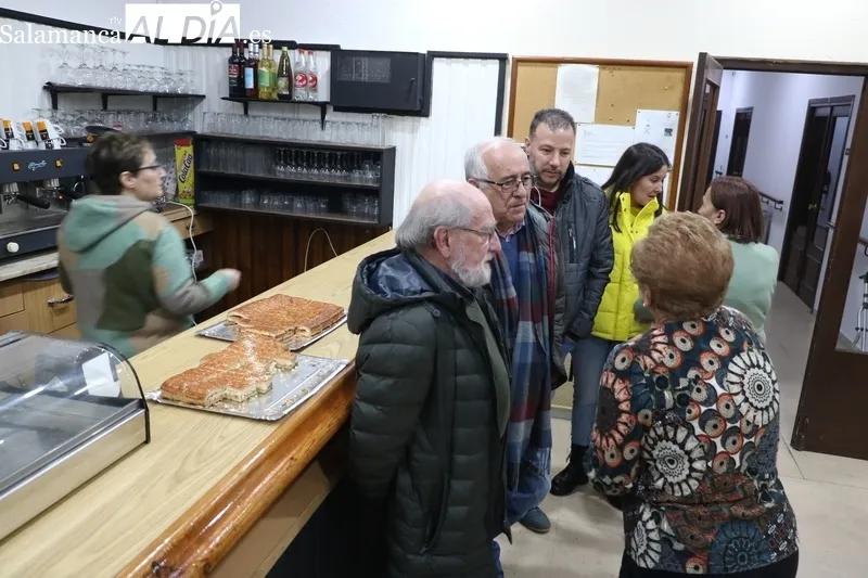 El público asistente llenó las mesas y pudo degustar empanada de distintos sabores / CORRAL