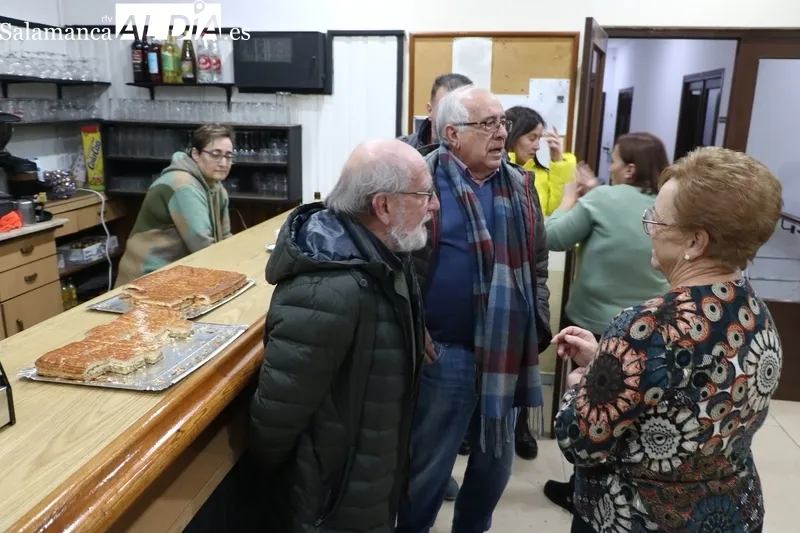 El público asistente llenó las mesas y pudo degustar empanada de distintos sabores / CORRAL