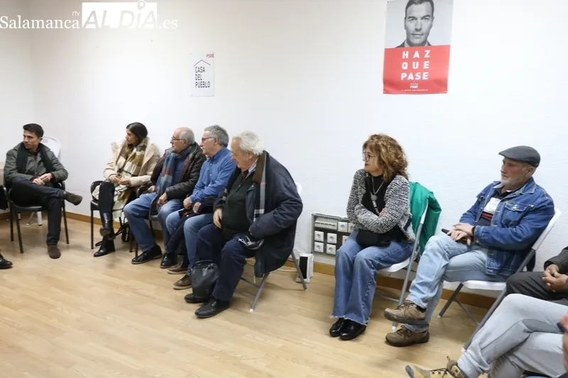 Reunión de David Serrada con los responsable de las agrupaciones socialistas que se reparten por la comarca de Vitigudino / CORRAL 