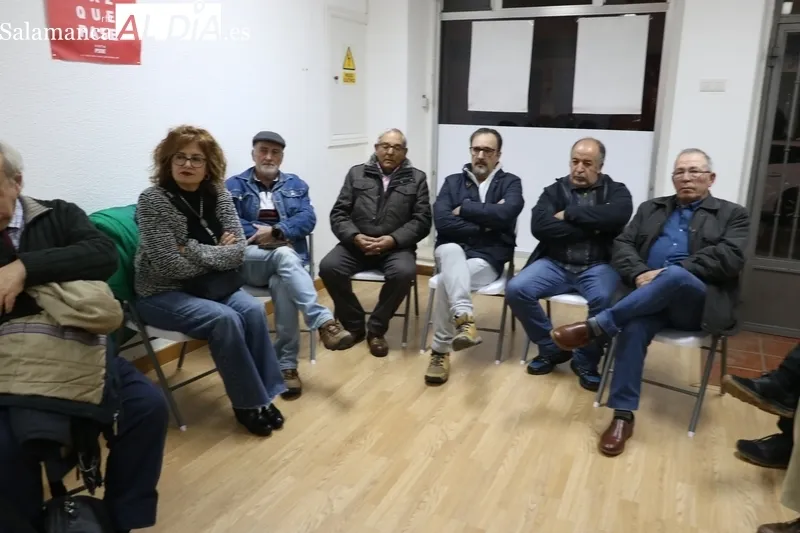 Reunión de David Serrada con los responsable de las agrupaciones socialistas que se reparten por la comarca de Vitigudino / CORRAL 