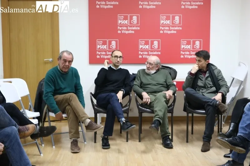 Reunión de David Serrada con los responsable de las agrupaciones socialistas que se reparten por la comarca de Vitigudino / CORRAL 