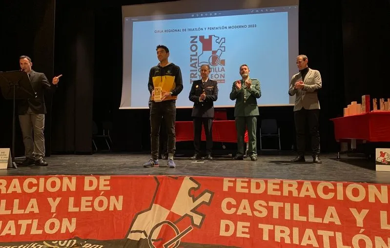 Foto 2 - La Escuela Salmantina, protagonista en la Gala Regional de Triatl&oacute;n