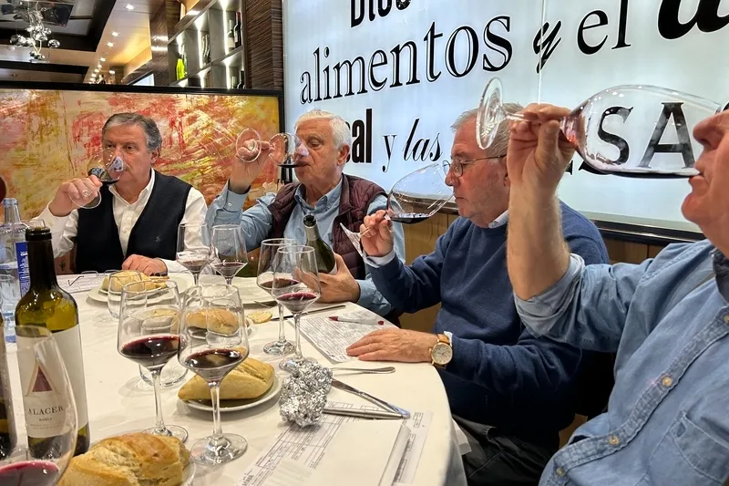 Cata ciega de Avancia 'Nobleza' Reserva 2021 por la Asociación Enológica Cata Añada / FOTOS: JAVIER BRAGADO 