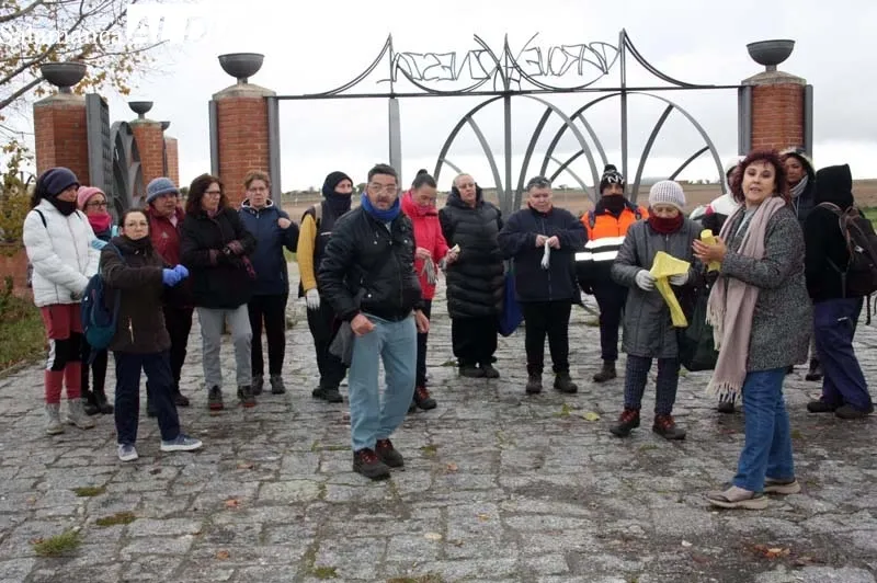 Peñaranda acogía este lunes una nueva edición del proyecto 'Libera, unidos contra la basuraleza' en el parque El Inestal