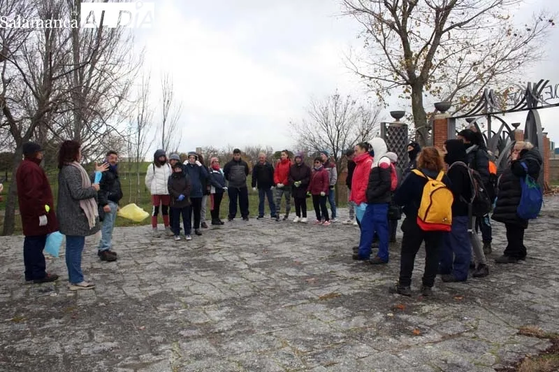 Peñaranda acogía este lunes una nueva edición del proyecto 'Libera, unidos contra la basuraleza' en el parque El Inestal