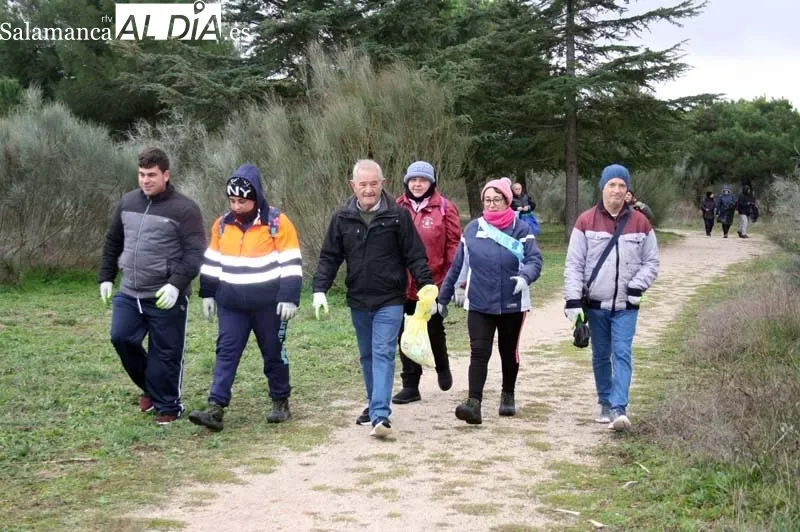 Peñaranda acogía este lunes una nueva edición del proyecto 'Libera, unidos contra la basuraleza' en el parque El Inestal