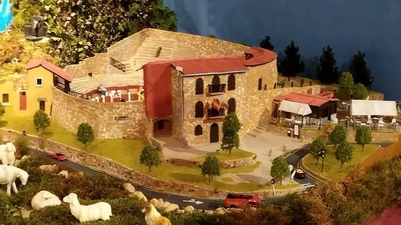 Foto 2 - La muestra de Belenes de B&eacute;jar abre sus puertas