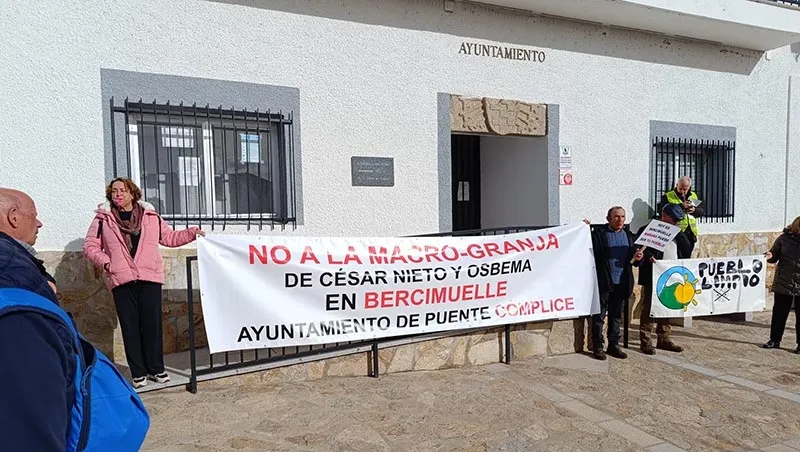 Foto 4 - Los vecinos de Bercimuelle gritan otra vez 'no a la macro granja'