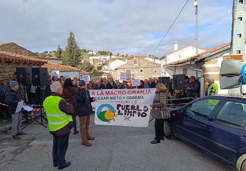 Foto 3 - Los vecinos de Bercimuelle gritan otra vez 'no a la macro granja'