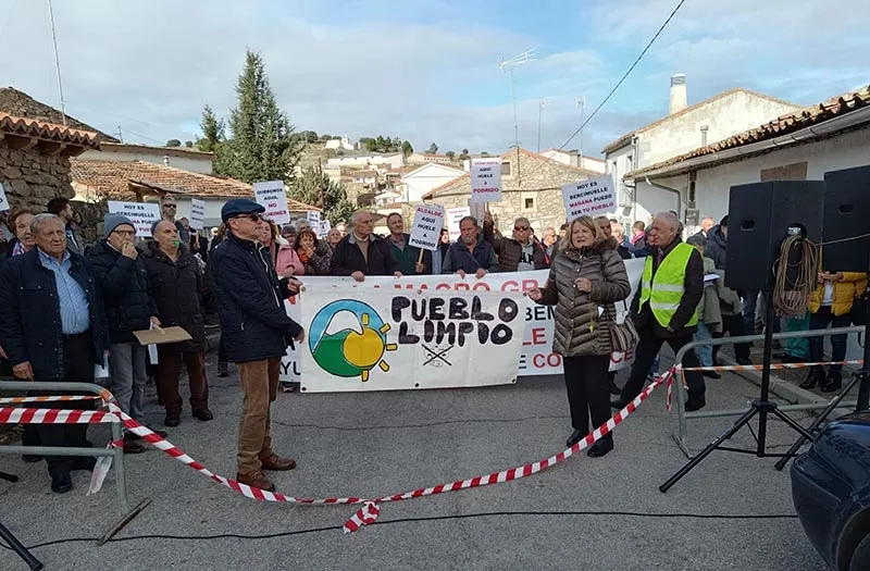 Foto 2 - Los vecinos de Bercimuelle gritan otra vez 'no a la macro granja'