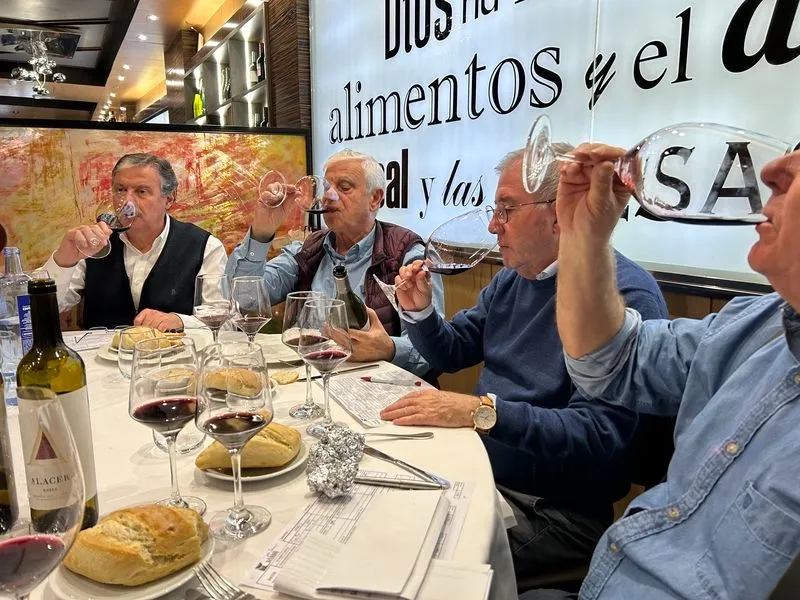 Imágenes de la cata a ciegas.