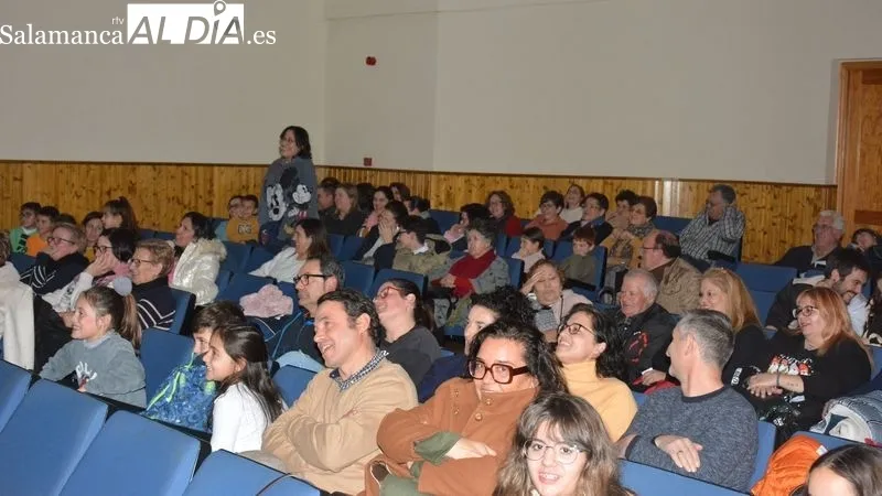 Foto 4 - El espect&aacute;culo 'Del sue&ntilde;o a la realidad' acerca la m&uacute;sica y la magia a Lumbrales